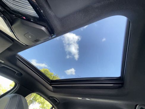 Used 2025 BMW 330i Sedan image 17