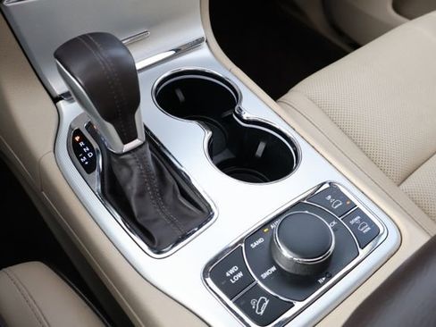 Used 2020 Jeep Grand Cherokee Summit w/ Platinum Series Group image 19