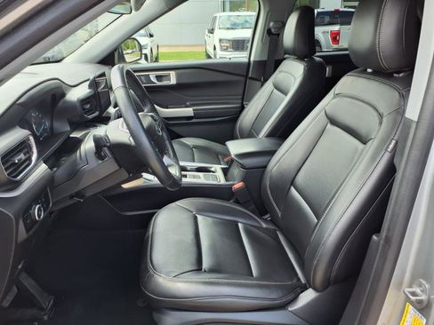 Used 2023 Ford Explorer XLT w/ Equipment Group 202A image 16