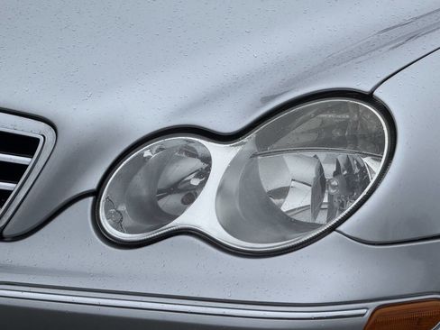 Used 2007 Mercedes-Benz C 230 Sedan image 18