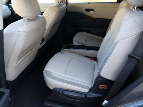 Used 2024 Nissan Pathfinder SL w/ SL Premium Package AWD/4WD image 6