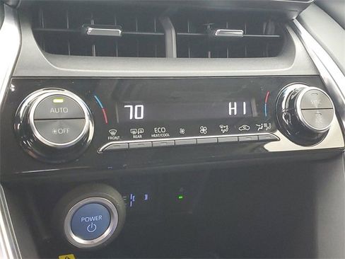 Used 2022 Toyota Venza LE image 30
