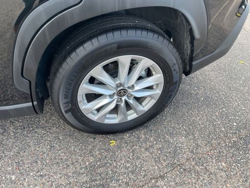 Used 2025 Toyota Corolla Cross LE image 29