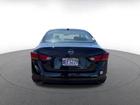 Used 2025 Nissan Altima 2.5 SV image 11