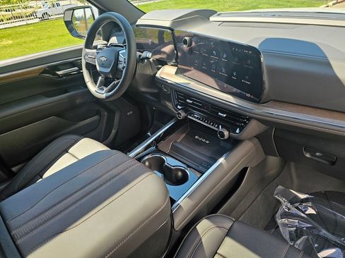 New 2026 Chevrolet Suburban High Country AWD/4WD image 10