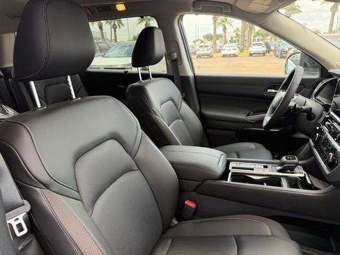 New 2026 Nissan Pathfinder SL w/ SL Premium Package FWD image 24