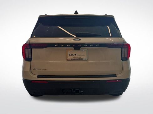 Used 2025 Ford Explorer Active image 4