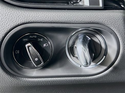 New 2026 Porsche Macan Base image 11