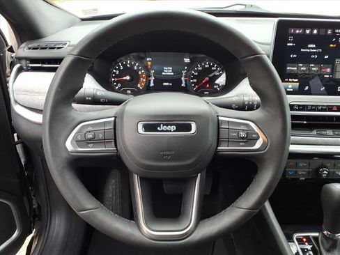Used 2023 Jeep Compass Latitude image 20