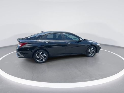 Certified 2025 Hyundai Elantra SEL FWD image 8