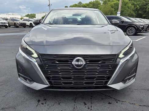 Used 2025 Nissan Altima 2.5 SV FWD image 8