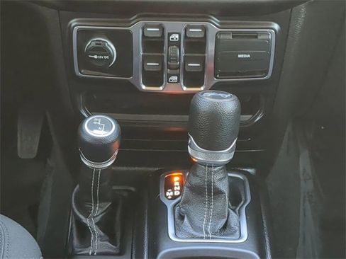 Used 2020 Jeep Wrangler Unlimited Sahara w/ Uconnect 4C Nav & Sound Group image 17