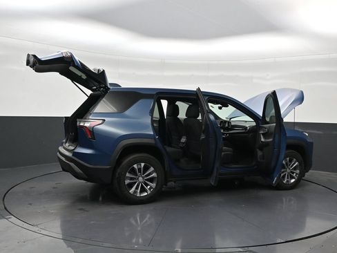 Used 2025 Chevrolet Equinox LT w/ Safety and Technology Package FWD image 32