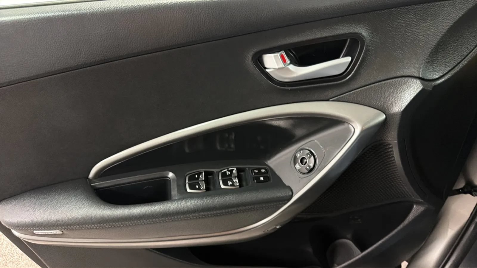 Used 2018 Hyundai Santa Fe Sport 2.0T FWD image 17