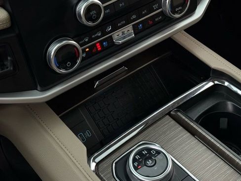 Certified 2024 Ford Expedition Limited image 32
