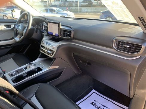 Used 2022 Ford Explorer XLT w/ Equipment Group 202A image 34