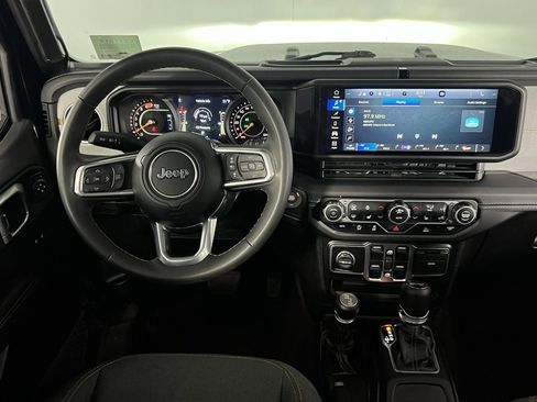 Certified 2025 Jeep Wrangler Sahara image 15