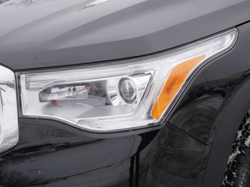 Used 2017 GMC Acadia SLE image 16