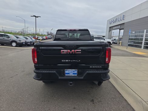 Used 2021 GMC Sierra 2500 Denali w/ Denali Black Diamond Edition image 4