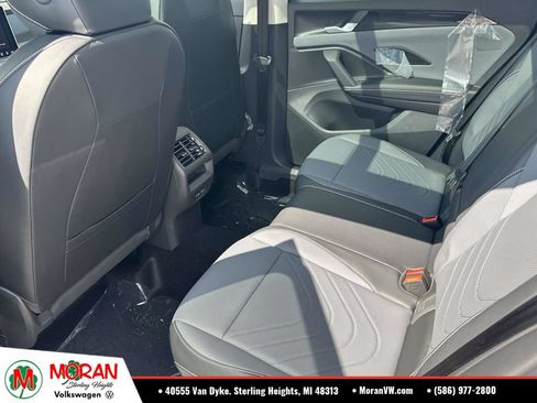 Used 2026 Volkswagen Tiguan SE AWD/4WD image 8
