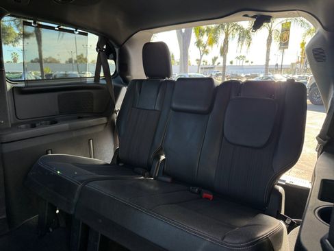 Used 2015 Chrysler Town & Country S w/ Driver Convenience Group image 17