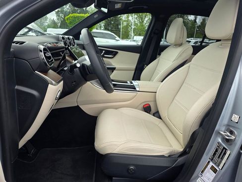 Used 2025 Mercedes-Benz GLC 350e 4MATIC image 13