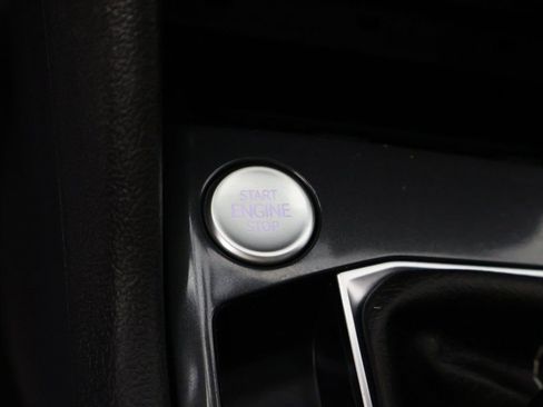 Used 2024 Volkswagen Tiguan SE w/ Panoramic Sunroof Package image 42