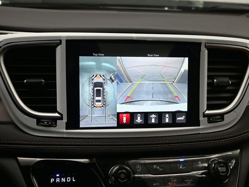 New 2026 Chrysler Pacifica Pinnacle w/ Trailer Tow Group AWD/4WD image 13
