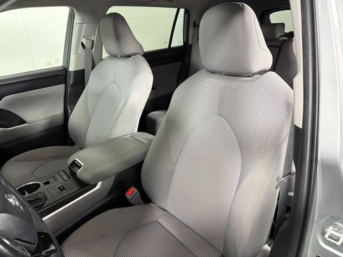 Used 2020 Toyota Highlander LE AWD/4WD image 12