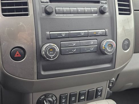 Used 2010 Nissan Frontier LE w/ LE Value Truck Pkg AWD/4WD image 35