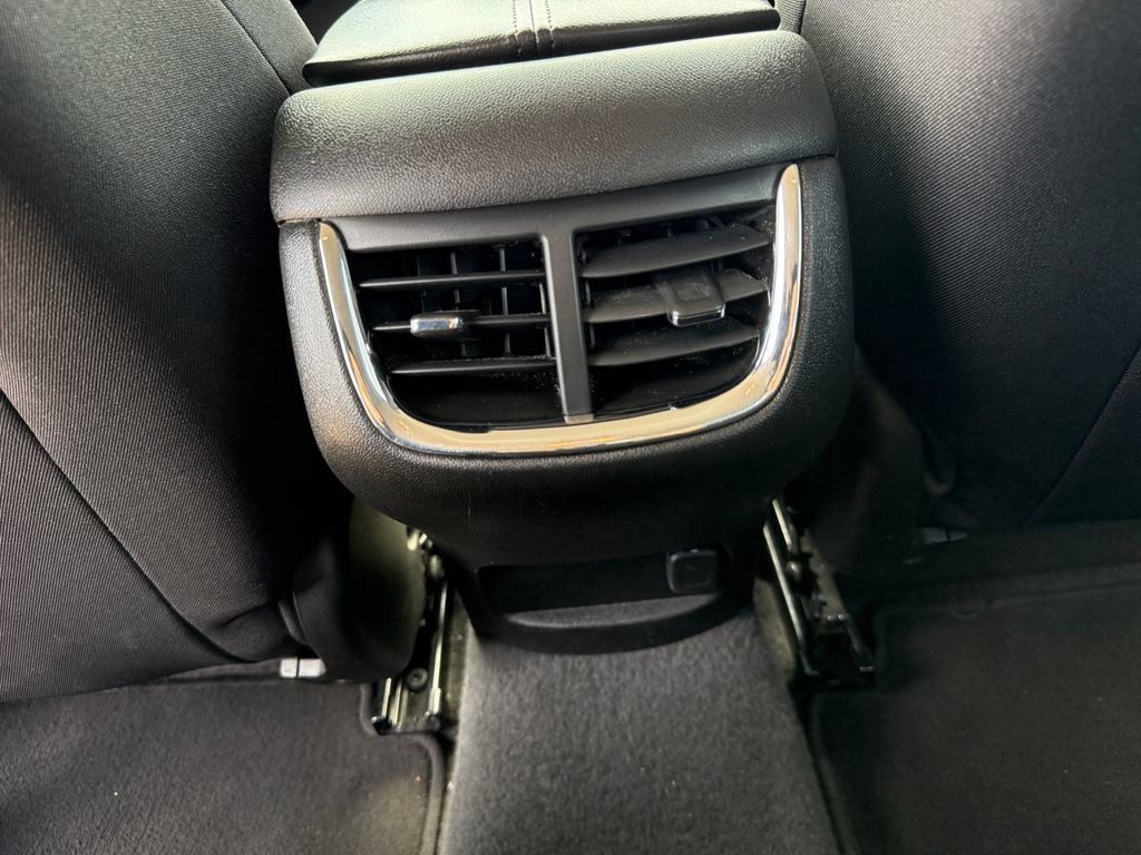 Used 2025 Chevrolet Malibu LT FWD image 36