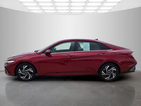 Used 2025 Hyundai Elantra SEL FWD image 8
