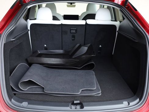 Used 2024 Tesla Model Y Long Range RWD image 11