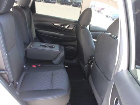 Used 2019 Nissan Rogue SV FWD image 12