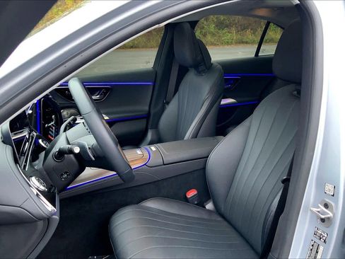 Used 2024 Mercedes-Benz E 350 4MATIC Sedan image 7