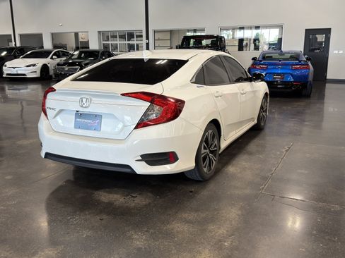 Used 2018 Honda Civic EX-T image 4