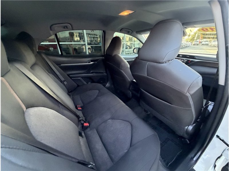 Used 2019 Toyota Camry LE FWD image 25
