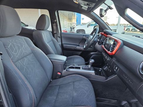 Used 2016 Toyota Tacoma TRD Off-Road image 33