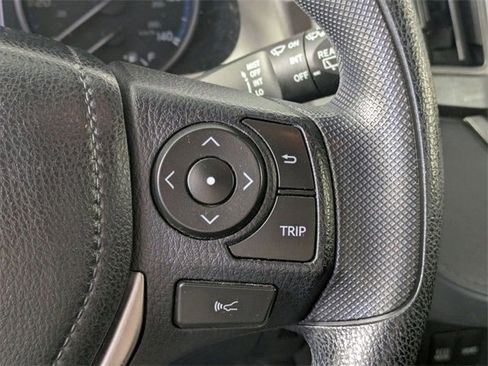 Used 2018 Toyota RAV4 LE w/ Carpet Mat Package image 17