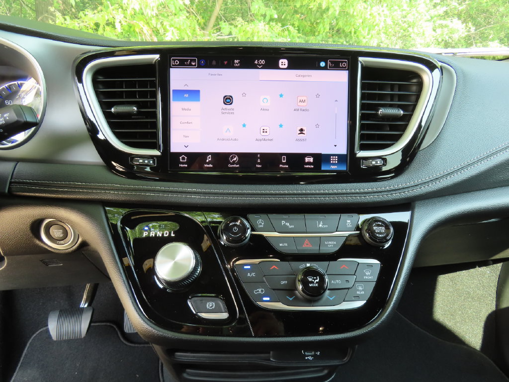 New 2027 Chrysler Pacifica Select w/ Family Tech Group AWD/4WD image 5