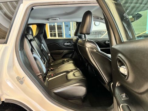 Used 2020 Jeep Cherokee Trailhawk w/ Comfort/Convenience Group AWD/4WD image 32