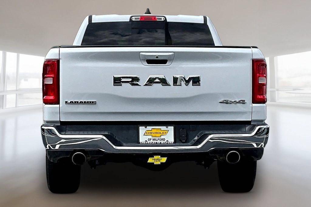Used 2025 RAM 1500 Laramie AWD/4WD image 5
