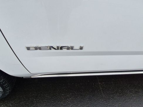 Used 2017 GMC Yukon XL Denali w/ Open Road Package image 10