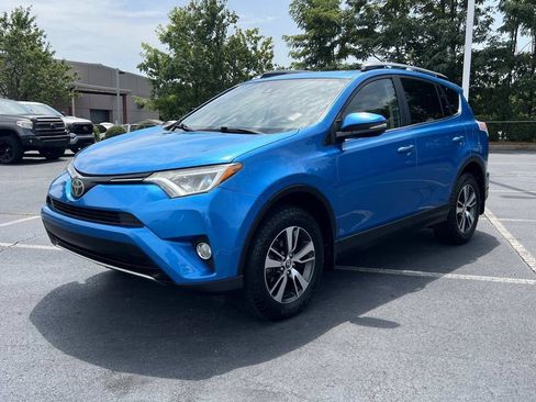 Used 2017 Toyota RAV4 XLE FWD image 3