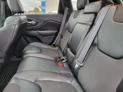 Used 2017 Jeep Cherokee Trailhawk w/ Comfort & Convenience Group AWD/4WD image 13