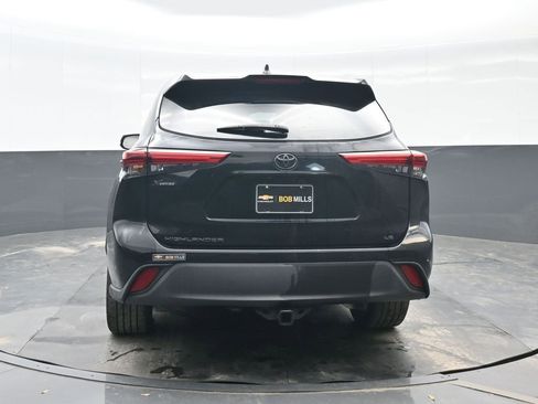 Used 2021 Toyota Highlander LE image 5