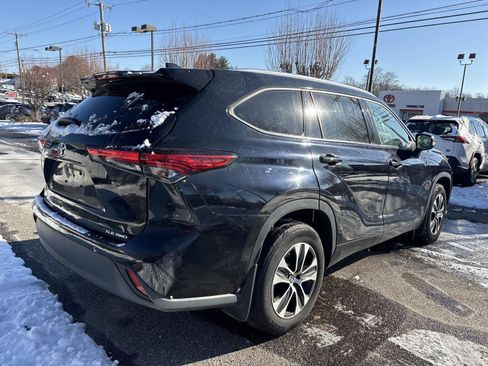 Certified 2020 Toyota Highlander XLE image 7