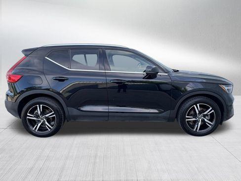 Used 2023 Volvo XC40 B5 Plus AWD/4WD image 5