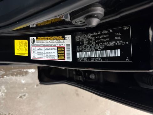 Certified 2024 Toyota Highlander XLE image 30