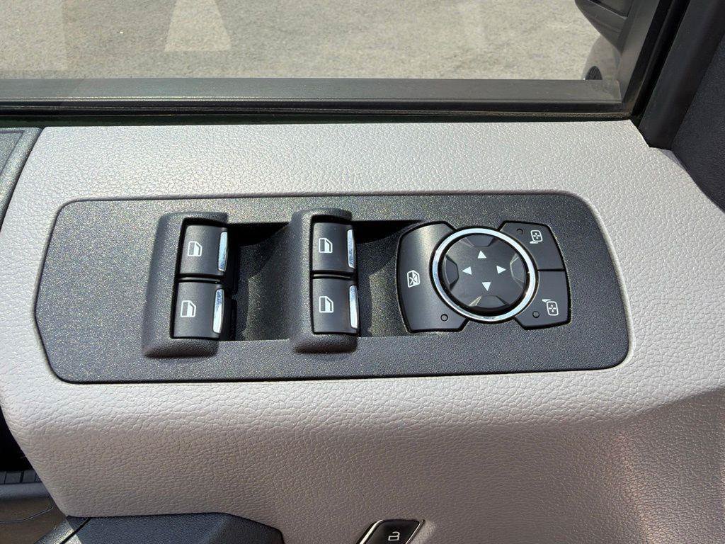 Used 2018 Ford F150 XL w/ Equipment Group 101A Mid AWD/4WD image 26